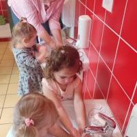 UMYJ RĄCZKI (3)