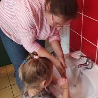 UMYJ RĄCZKI (2)