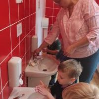 UMYJ RĄCZKI (3)