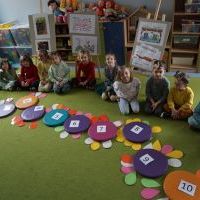 MIĘDZY NAMI DŻDŻOWNICAMI (4)
