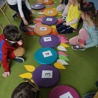 MIĘDZY NAMI DŻDŻOWNICAMI (6)