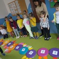 MIĘDZY NAMI DŻDŻOWNICAMI (7)