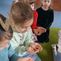 MIĘDZY NAMI DŻDŻOWNICAMI (12)