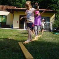 SPORTOWE WAKACJE. SKOKI! RZUTY! RÓWNOWAŻNIE! (1)