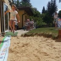 SPORTOWE WAKACJE. SKOKI! RZUTY! RÓWNOWAŻNIE! (15)