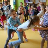 MRÓWKA ZA MRÓWKĄ (3)