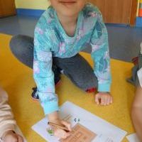 MRÓWKA ZA MRÓWKĄ (2)
