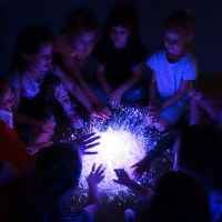 ZMYSŁOWE DOŚWIADCZANIE - ŚWIATŁO I KOLOR (1)