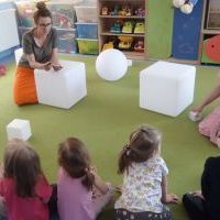 ZMYSŁOWE DOŚWIADCZANIE - ŚWIATŁO I KOLOR (6)
