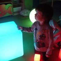 ZMYSŁOWE DOŚWIADCZANIE - ŚWIATŁO I KOLOR (8)