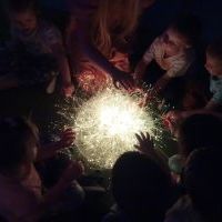 ZMYSŁOWE DOŚWIADCZANIE - ŚWIATŁO I KOLOR (13)