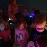 ZMYSŁOWE DOŚWIADCZANIE - ŚWIATŁO I KOLOR (5)