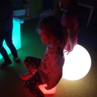 ZMYSŁOWE DOŚWIADCZANIE - ŚWIATŁO I KOLOR (10)