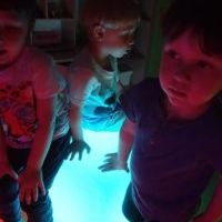 ZMYSŁOWE DOŚWIADCZANIE - ŚWIATŁO I KOLOR (11)