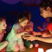 ZMYSŁOWE DOŚWIADCZANIE - ŚWIATŁO I KOLOR (4)