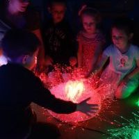ZMYSŁOWE DOŚWIADCZANIE - ŚWIATŁO I KOLOR (7)