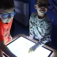 ZMYSŁOWE DOŚWIADCZANIE - ŚWIATŁO I KOLOR (13)