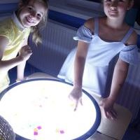 ZMYSŁOWE DOŚWIADCZANIE - ŚWIATŁO I KOLOR (9)