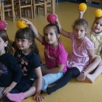 ZMYSŁOWE DOŚWIADCZANIE - RUCH I DŹWIĘK (1)