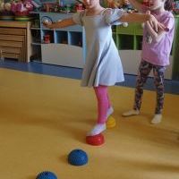 ZMYSŁOWE DOŚWIADCZANIE - RUCH I DŹWIĘK (2)