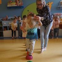 ZMYSŁOWE DOŚWIADCZANIE - RUCH I DŹWIĘK (1)