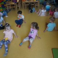 ZMYSŁOWE DOŚWIADCZANIE - RUCH I DŹWIĘK (7)