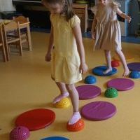ZMYSŁOWE DOŚWIADCZANIE - RUCH I DŹWIĘK (5)