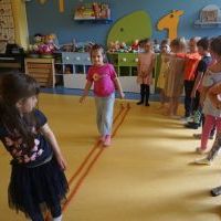 ZMYSŁOWE DOŚWIADCZANIE - RUCH I DŹWIĘK (8)
