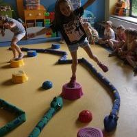LATO W DŻUNGLI Z PAPUGĄ TRUSKAWKĄ (11)