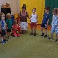 LATO W DŻUNGLI Z PAPUGĄ TRUSKAWKĄ (4)