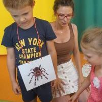 LATO W DŻUNGLI Z PAPUGĄ TRUSKAWKĄ (9)