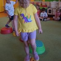 LATO W DŻUNGLI Z PAPUGĄ TRUSKAWKĄ (14)
