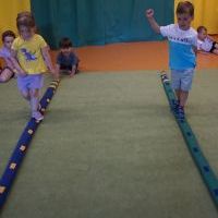 LATO W DŻUNGLI Z PAPUGĄ TRUSKAWKĄ (4)