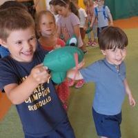 LATO W DŻUNGLI Z PAPUGĄ TRUSKAWKĄ (9)