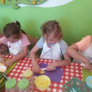2023.08.11 WAKACYJNE KUCHARZENIE. OWOCOWE SMOOTHIE