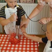 WAKACYJNE KUCHCIKOWO. ZRÓBMY SOBIE LODY! (10)