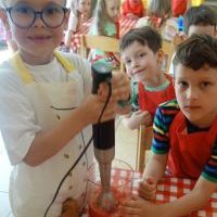 WAKACYJNE KUCHCIKOWO. ZRÓBMY SOBIE LODY! (7)