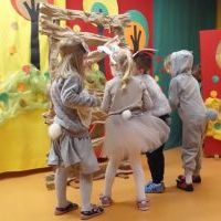 ZIELONY KAPTUREK I LEŚNE LUDKI (2)