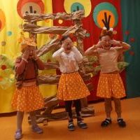 ZIELONY KAPTUREK I LEŚNE LUDKI (9)