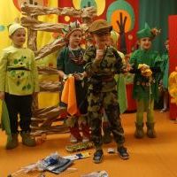 ZIELONY KAPTUREK I LEŚNE LUDKI (7)