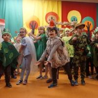 ZIELONY KAPTUREK I LEŚNE LUDKI (4)