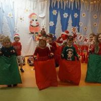MIKOŁAJE Z RÓŻNYCH STRON ŚWIATA (9)