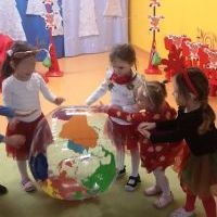 MIKOŁAJE Z RÓŻNYCH STRON ŚWIATA (6)