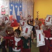 MIKOŁAJE Z RÓŻNYCH STRON ŚWIATA (8)
