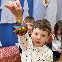 NA GAŁĄZCE CHOINKOWEJ (1)