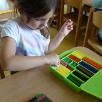 KLOCKI CUISENAIRE'A CZYLI LICZBY W KOLORACH (9)