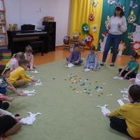 WIELKANOCNE ZABAWY Z ZAJĄCZKIEM (10)