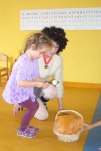 WIELKANOCNY ZAJĄCZEK ZAPRASZA DO ZABAWY