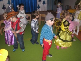 BAL PRZEBIERAŃCÓW U ŻABEK I SMERFIKÓW