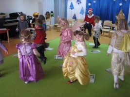BAL PRZEBIERAŃCÓW U ŻABEK I SMERFIKÓW